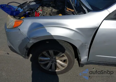 2013 Subaru Forester 2.5X Limited из США, поврежденный, VIN JF2SHAEC6DH441554